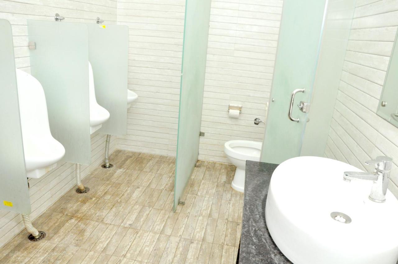 Hotel Almond Zirakpur Kültér fotó