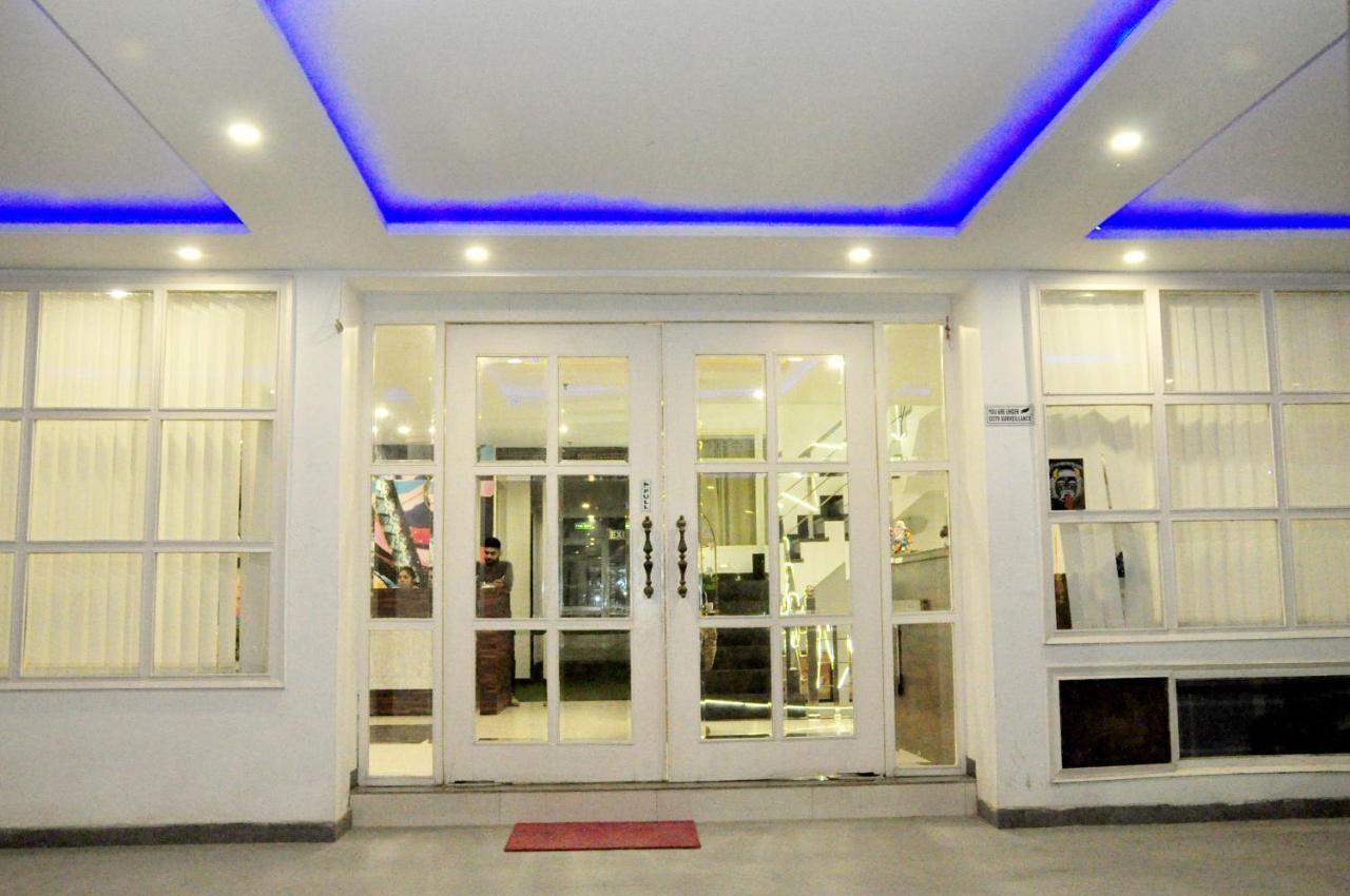 Hotel Almond Zirakpur Kültér fotó